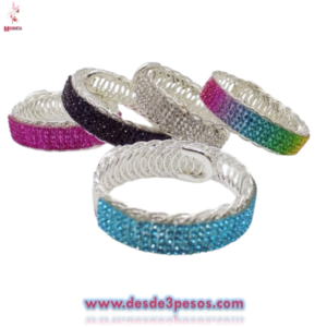 Dona para chongo de metal plateada con decoracion al frente con pedreria de color brillante 22x 1.5 cm