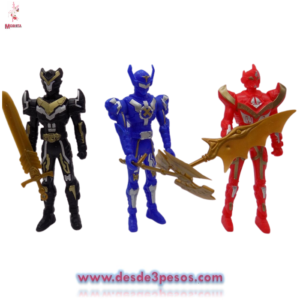 Muñeco Super Heroes 3 modelos viene en bolsa individual 13 x 5.5cm.