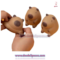 Squishi en forma de Capibara 8 x 9 cm.