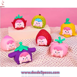 Squishi en cajita de plástico de figura Frutas y Verduras 8 x 8 cm. Relleno de masa caja con 12 pza. precio por 1 pza.,