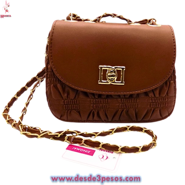 Bolsa Vini Piel Corrugada con Cinta encadenada y broche Giratorio 20 x 16 cm. - Imagen 2