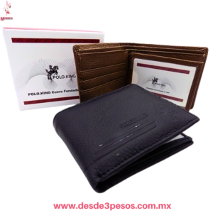 Cartera para Caballero Tipo POLO Piel Vegana con caja 2 divisiones 1 con cierre 6 divisiones para tarjeta 9 x 11 cm.