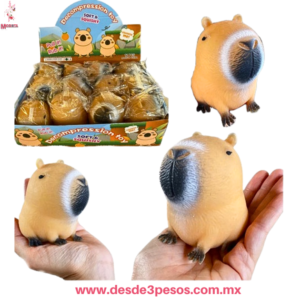 Capybara  Squishy En Caja Transparente Antiestrés Adorable Color Beige. 8 X 6 cms.