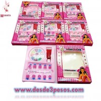 Paq. c/12 Estuche de uñas carrusel con decoracion para niña