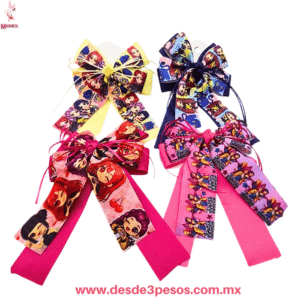 Moño con Pico de Garza Decorado de Personaje Guerrera K-Pop en colores 17 x 13 cm.