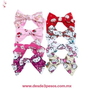 Pico de Garza decorado con Moño de Tela y Diseño de Hello Kitty varios Tonos 19 x 10 cm.