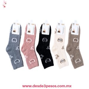 Calcetines Afelpados Suave diseño texturizado con  detalle bordado en tonos surtidos Unitalla
